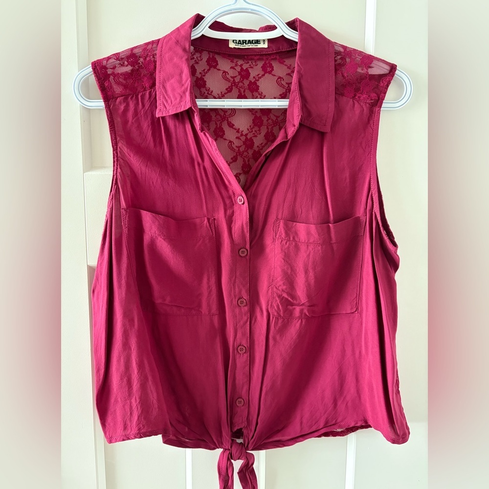 Garage Sleeveless Lace Button-Up Blouse